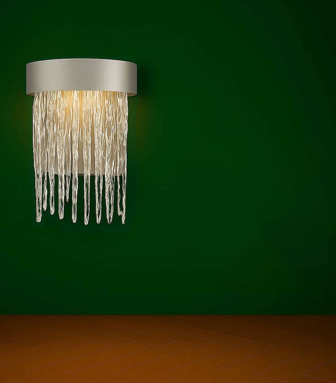 دیوارکوب مدرن طرح باران با نورپردازی گرم و بدنه استیل نقرهای مات.