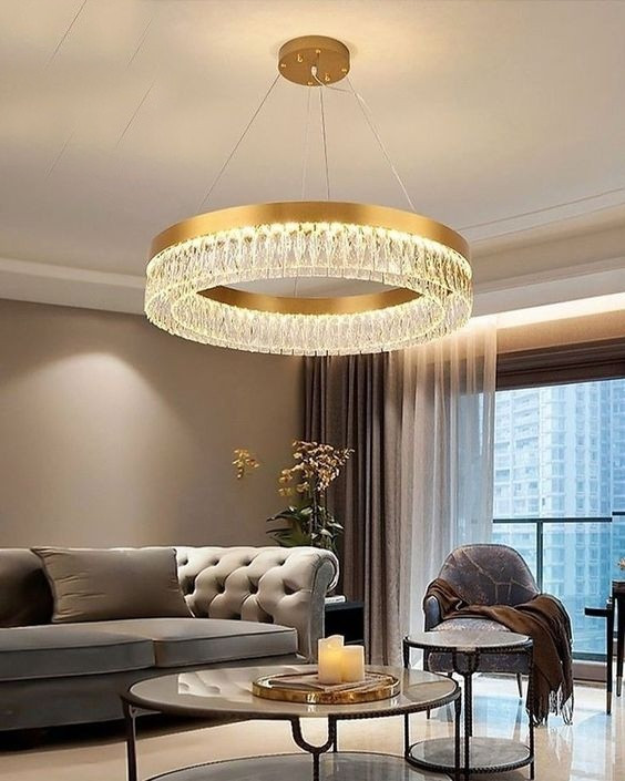 لوستر کریستالی دایرهای طلایی مدرن برای پذیرایی و تیوی روم.
